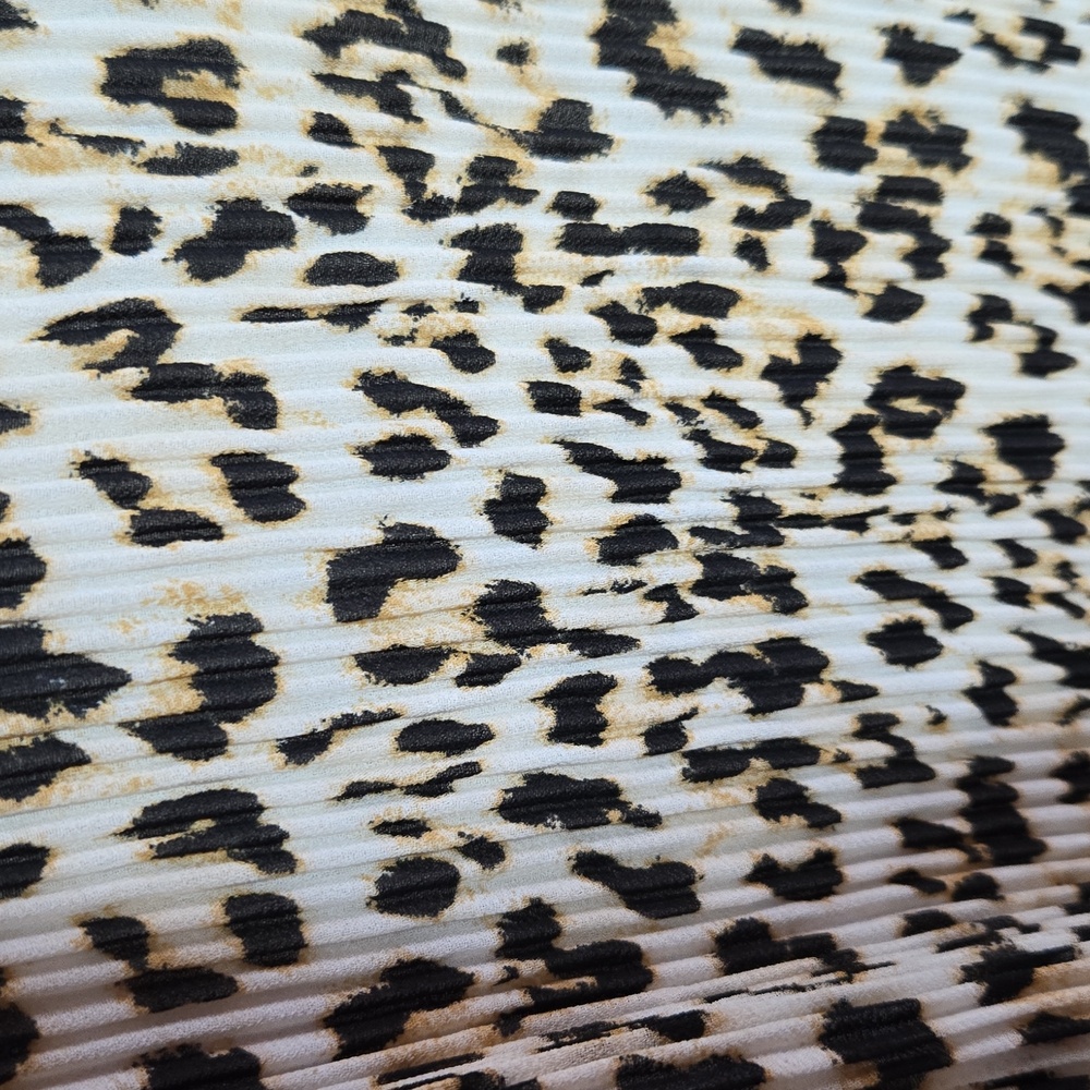 Banana Republic Animal Print Pleated Shirt size small, brown, cream, black - Picture 9 of 9